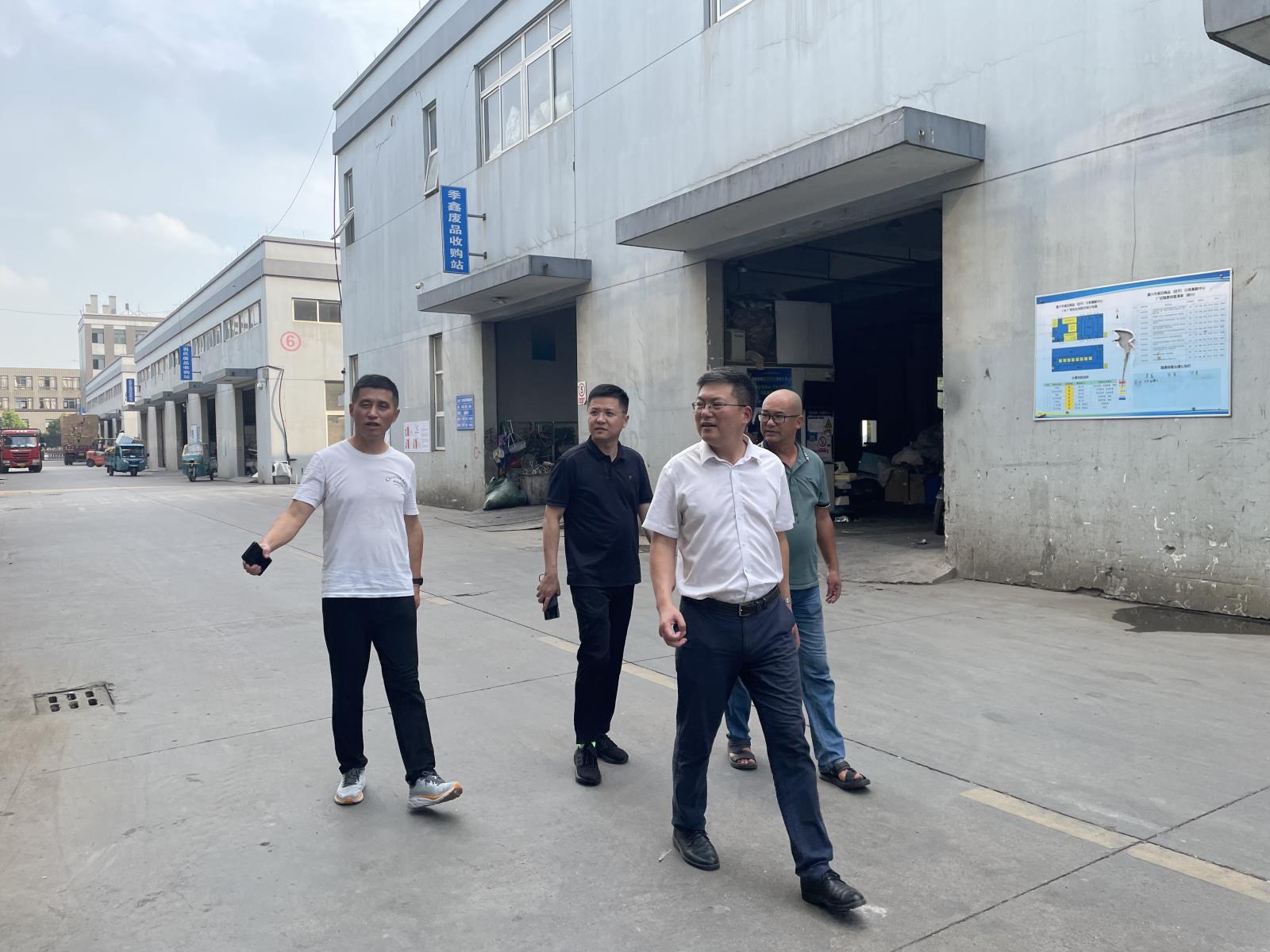 調(diào)研經(jīng)開分揀中心.jpg 調(diào)研經(jīng)開分揀中心.jpg